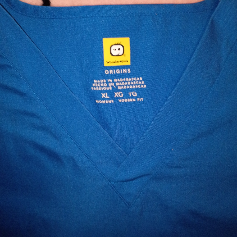 WonderWink Origins V-Neck Scrub Top And Bottom in Royal Blue